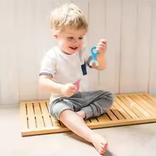 Brosse à dents pour bébé pour stimuler l'autonomie et la santé dentaire